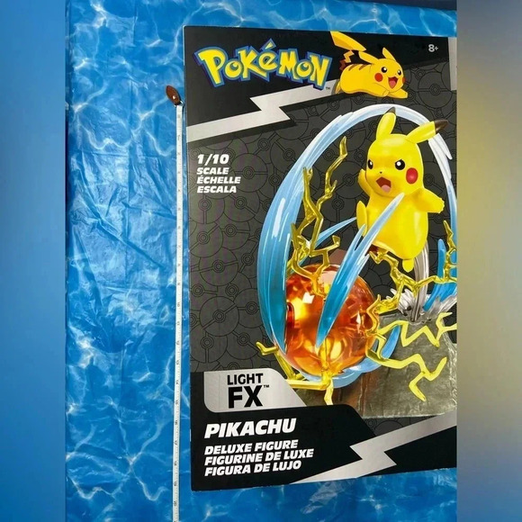 Pokémon 1/10 Scale Pikachu  Light FX Collector’s 13” Statue - BNIB - Very Epic - Picture 4 of 13